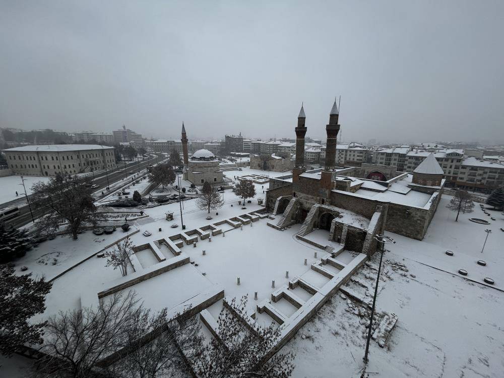 Bir ilimiz yeni güne beyaz bereketle uyandı! 2